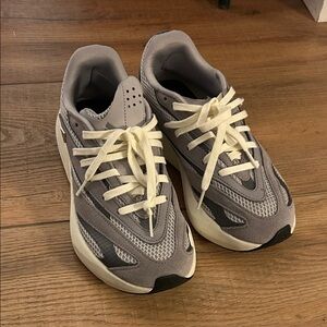 Women’s Adidas Lightblaze Gray and White Sneakers- Sz 8